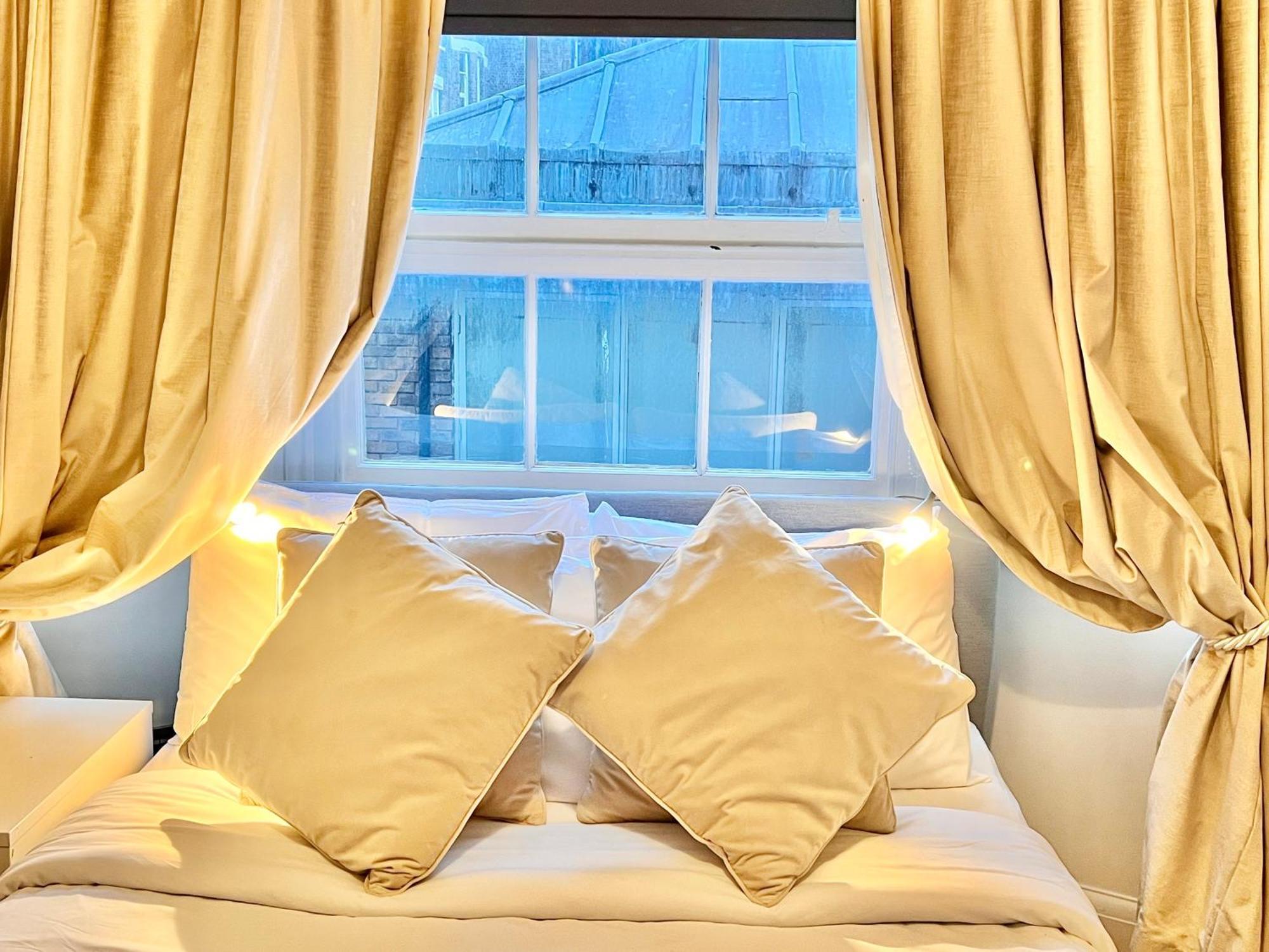 2 Bed In Oxford Street *
